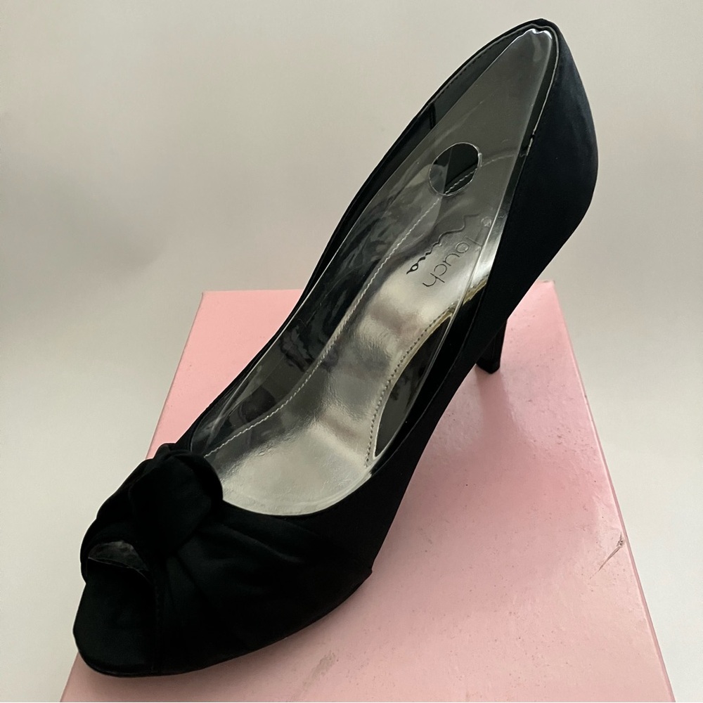 Nina Black Satin Heels Peep Toe with Bow Detail Brand New Original Box Size 8.5